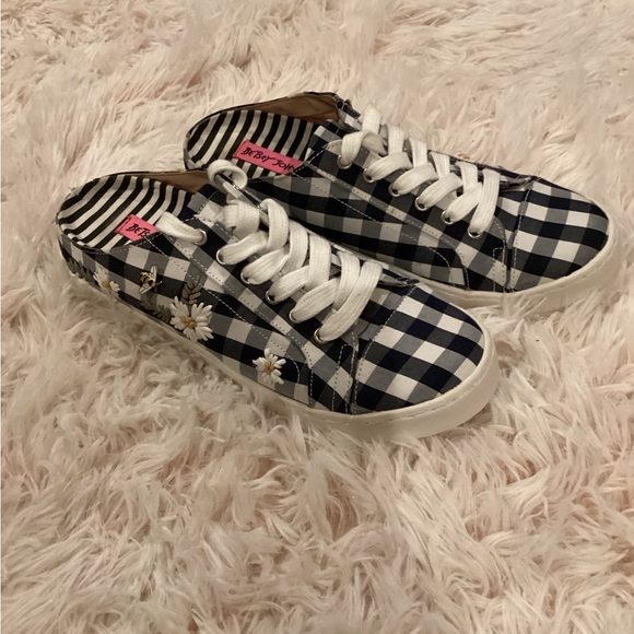 BETSEY JOHNSON EDNA BLACK WHITE CHECKERED BUMBLEBEE SLIP ON SNEAKERS SZ. 7.5 - Picture 3 of 10